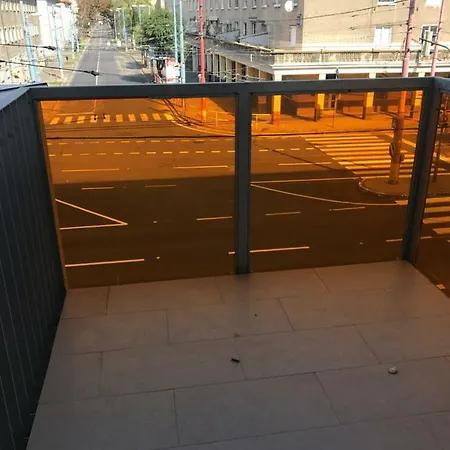 Apollo Apartment *